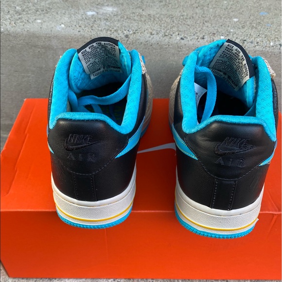 Air Force 1 Premium - Picture 4 of 6